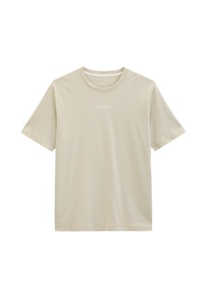 T-shirt beige à manches courtes et col rond avec petit logo blanc "Marc O'Polo" centré sur la poitrine, présenté sur un fond blanc.