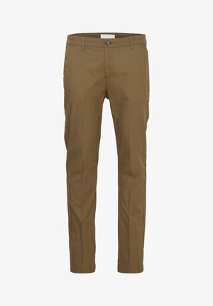 Barna, szabott nadrág, slim fit szabással, sima textúrával, övhurkokkal és egy gombos záródással a derékrészen.