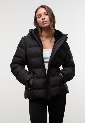 Stradivarius HOODED PUFFER - Zimska jakna - black