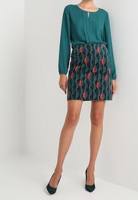 White Stuff Falda acampanada - dark green