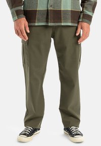 TAXER - Pantalones cargo - grape leaf