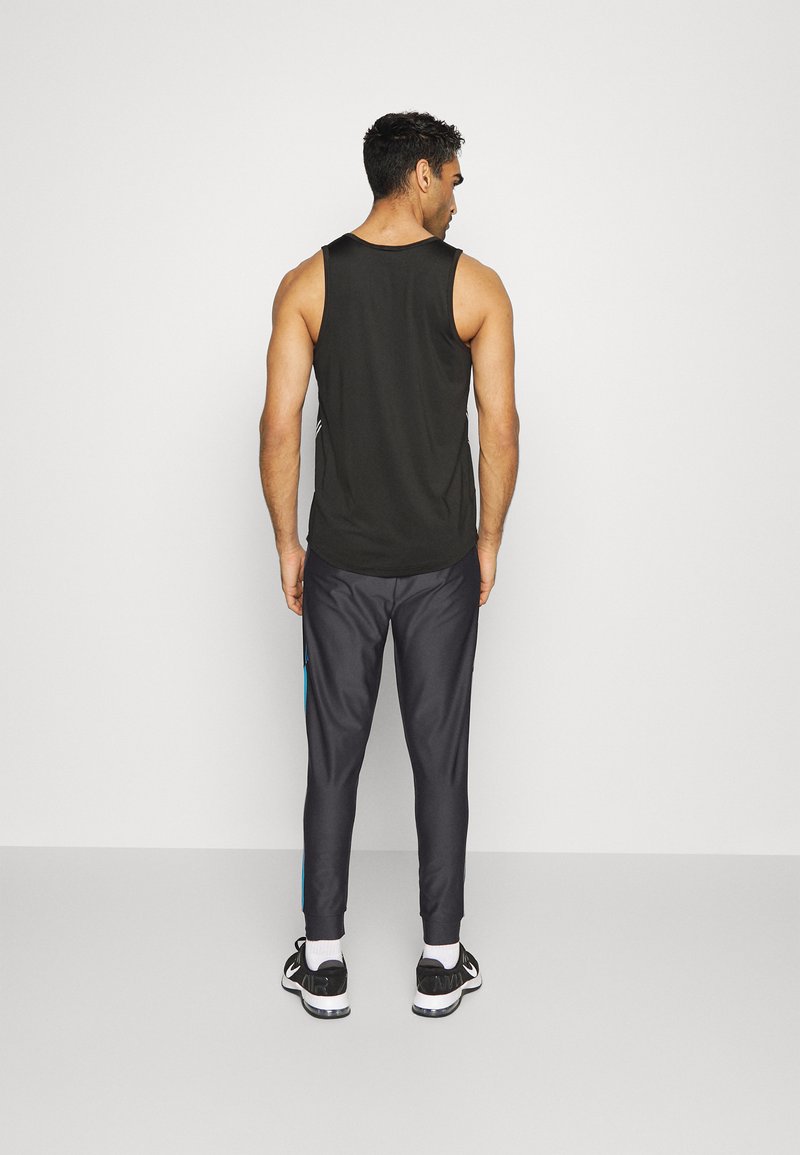 Herren Trainingsanzüge | BOSS HICON GYM Jogginghose dark blue/dunkelblau - YN84005 Herren Trainingsanzüge | BOSS HICON GYM Jogginghose dark blue/dunkelblau - YN84005
