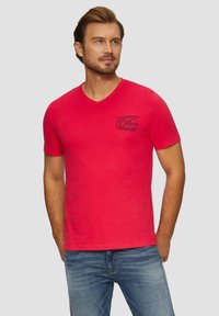 s.Oliver MIT LOGOSTICKEREI - T-shirt print - himbeere