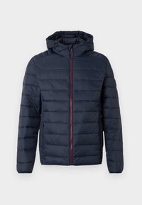 Mørkeblå polstret jakke med hette, med horisontale sømmer, glidelås foran med røde detaljer, og sidelommer. Lett materiale.