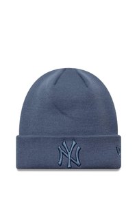 Sininen neulepipo, jossa on taitettu muotoilu. Edessä on brodeerattu NY-logo. Materiaali on pehmeä ja tekstuurinen, ja pinta on sileä.