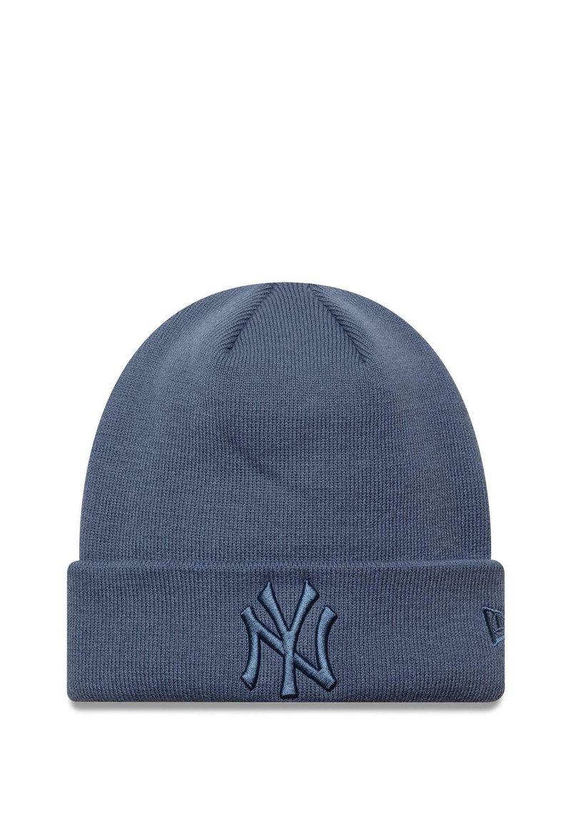 Sininen neulepipo, jossa on taitettu muotoilu. Edessä on brodeerattu NY-logo. Materiaali on pehmeä ja tekstuurinen, ja pinta on sileä.