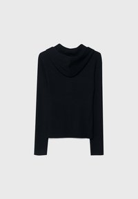 Czarny krótki hoodie z prążkowaną teksturą, długimi rękawami i kapturem ze sznurkiem. Prosty i schludny design bez dodatkowych ozdób.