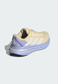 adidas Performance GALAXY 7 - Zapatillas running asfalto - warm vanilla metalic violet tone