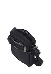 Borsa a tracolla nera con tessuto testurizzato, numerosi scomparti con zip, tracolla regolabile e dettagli in metallo di colore argento.