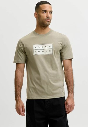 Jack & Jones, JCOFUSION BOX PRINT TEE SS CN SN - T-shirts print - vetiver