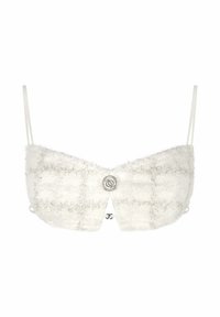 Witte textuur gecropte top met dunne schouderbanden, zilverdraad details en een centrale zilveren decoratieve knop met in elkaar grijpende ringen.