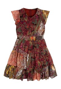 Sukienka z krótkim rękawem w kwiatowy wzór, z dekoltem w szpic, zgromadzonym w talii i warstwowymi falbanami. Przeważająca barwa to ciemna czerwień, z odcieniami pomarańczowego i zielonego.