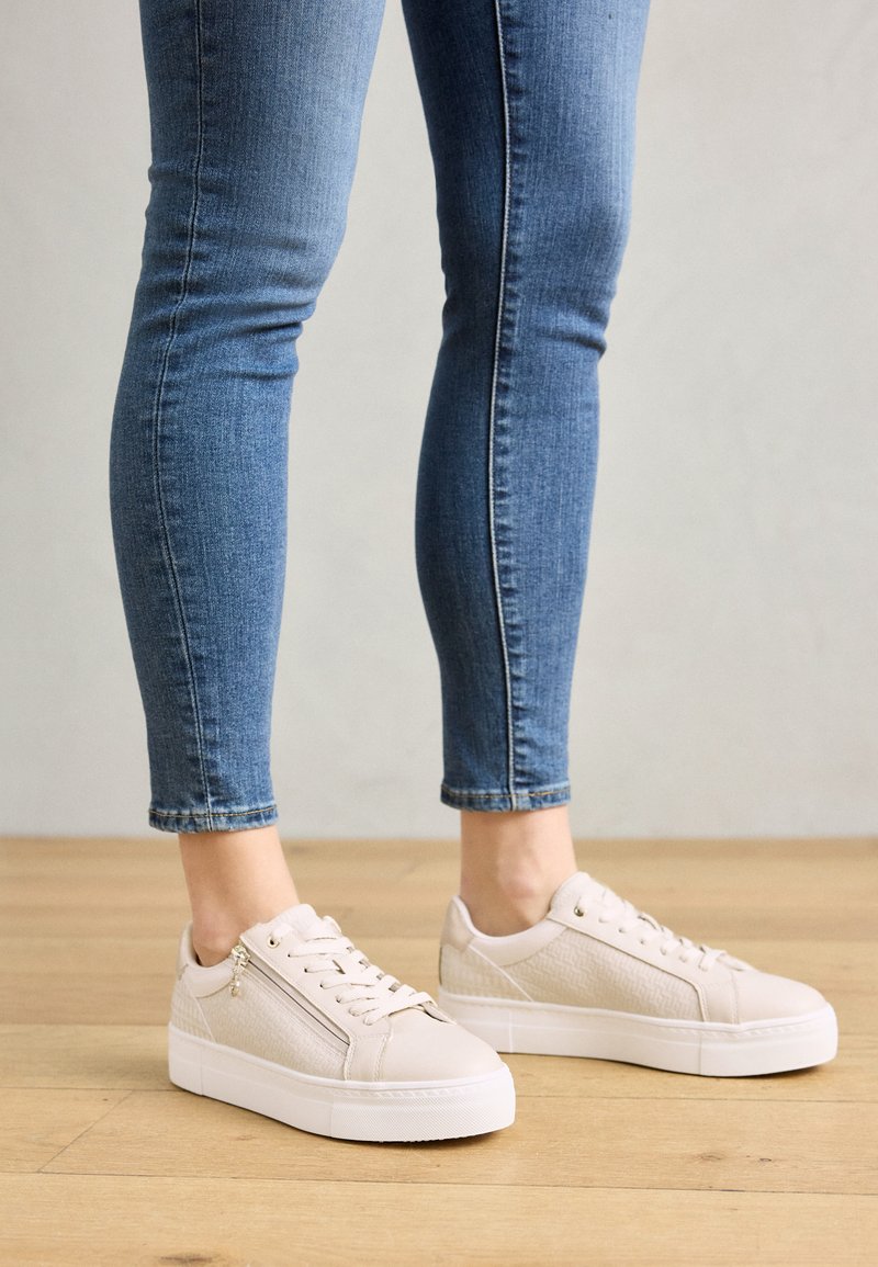 Tamaris Comfort Sneakers basse 83707-42 donna oro e bronzo online | Italia Tamaris Comfort Sneakers basse 83707-42 donna oro e bronzo online | Italia
