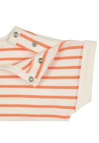 Indumento a righe con una base crema e strisce arancioni, il tessuto è in cotone morbido. Sono visibili bottoni a pressione sul collo per una chiusura facile.