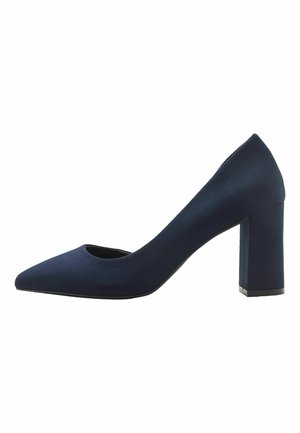 Escarpin pour femme en daim bleu marine avec bout pointu et talon bloc, vue de côté sur fond blanc.