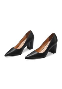 Scarpe con tacco alto nere in pelle, a punta, con tacco a blocco spesso, caratterizzate da una texture liscia e un design scollato sul vamp.