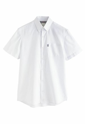 Chemise blanche à manches courtes en mélange de coton, avec un col boutonné, une poche poitrine et une texture subtile. Design uni sans motifs.