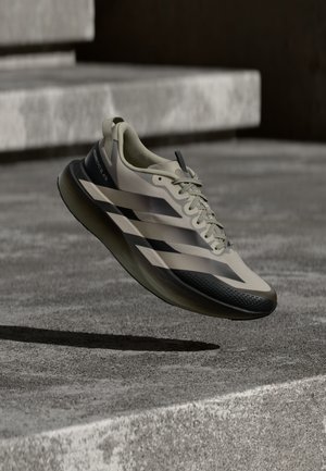 ADIZERO EVO SL ATR - Baskets basses - light brown/silver-coloured pebble
