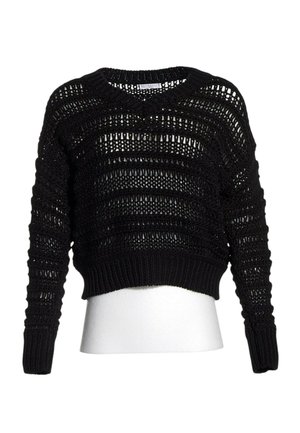 Jersey corto negro de punto abierto con mangas largas y puños, bajo y cuello acanalados, mostrado en torso de maniquí blanco.