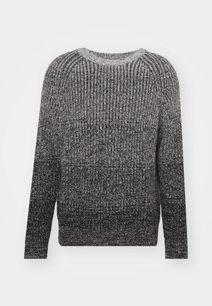 Maglione lavorato a maglia nero e grigio con scollatura a girocollo, maniche lunghe e una texture sfumata, caratterizzato da una vestibilità ampia e polsini a coste.