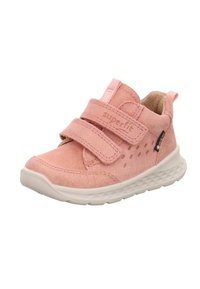 Rosa Wildleder-Kinderschuh mit Klettverschlüssen, gepolsterter weißer Sohle und Gore-Tex-Label auf der Seite für Wasserdichtigkeit.