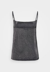 Haut noir sans manches avec fines bretelles, en tissu scintillant. Présente un ourlet droit et une texture lisse. Aucun motif visible.