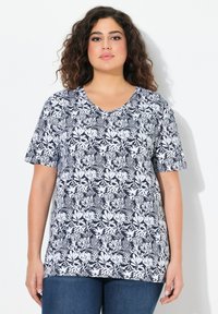 Ulla Popken CORAL REEF SHORT SLEEVE V-NECK  - Triko s potiskem - classic navy blue