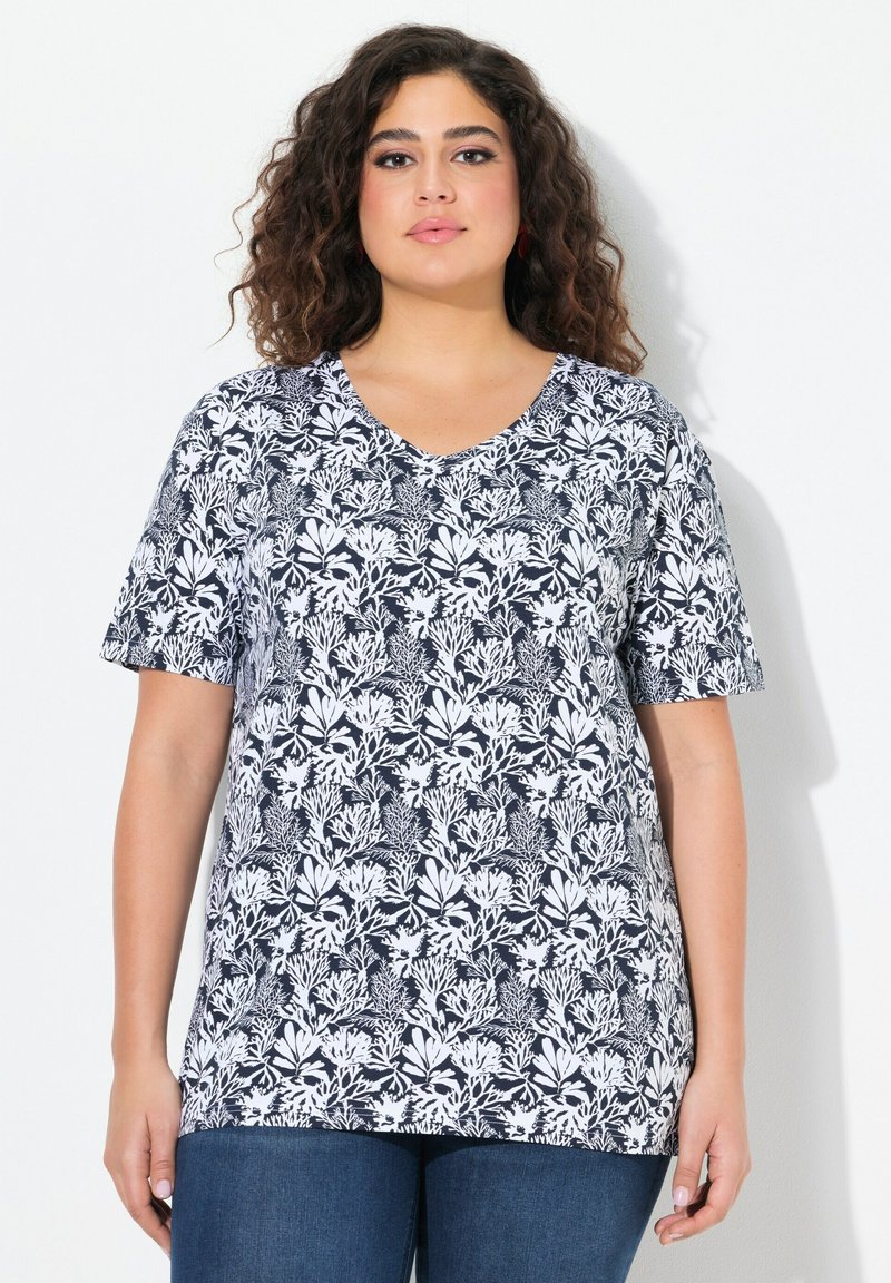 Ulla Popken CORAL REEF SHORT SLEEVE V-NECK  - Triko s potiskem - classic navy blue