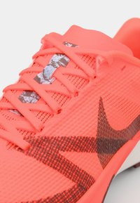 Nike Performance TERRA KIGER 10 - Tenisice za trail trčanje - hyper crimson/dark team red/sail/glacier blue