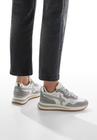 W6YZ YAK - Zapatillas - weiß grau silber
