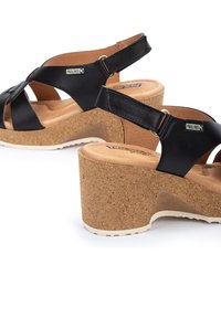 Pikolinos ARENALES  - Sandalias de cuña - black