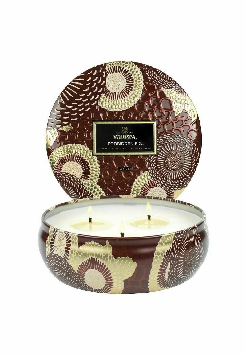 Voluspa VOLUSPA 3-WICK DECORATIVE TIN FORBIDDEN FIG - Doftljus - white