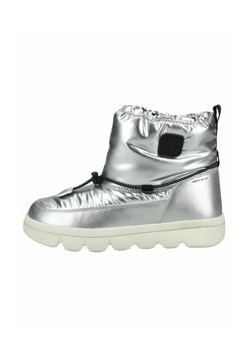 Bottines argentées étanches avec un dessus brillant et rembourré, un col élastique et une semelle en caoutchouc blanche. Présente un système de fermeture à cordon et un accent logo.