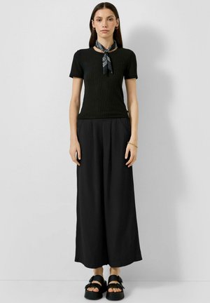 QS - Spodnie materiałowe