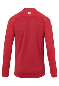 Rode longsleeve trui van gladde stof. Heeft een hoge kraag en een logo op de achterkant en mouwen, met een aansluitend ontwerp.