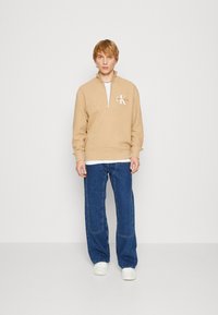 Calvin Klein Jeans MONOLOGO HALF ZIP - Sweatshirt - travertine heather