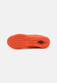 Umbro VELOCITA IX CLUB  TF - Fodboldstøvler til kunstgræs - dragon fire/black/white