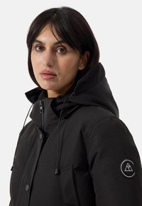 CASH-MERE Zimní kabát - schwarz