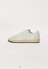 Unselected, total white