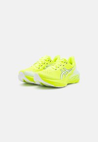 ASICS NOVABLAST 4 - Zapatillas running asfalto - safety yellow/cool grey