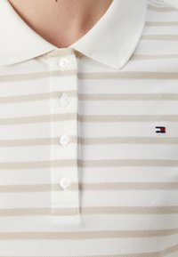 Tommy Hilfiger 1985 SLIM  - Polotričko - ecru/classic beige