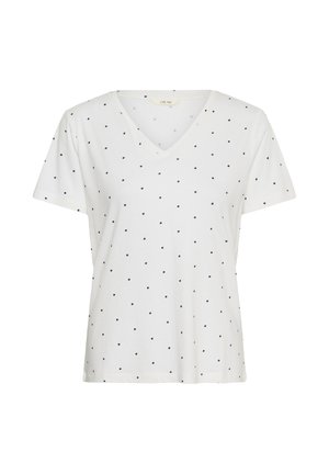 Bílé tričko s krátkým rukávem a výstřihem do V s malými černými puntíky rovnoměrně rozloženými po celé tkanině.