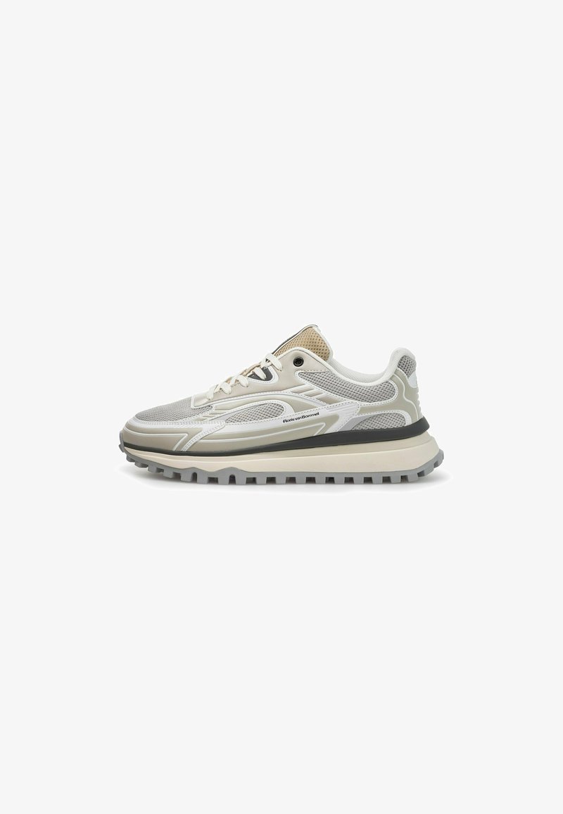 Lättviktig sneaker i gräddfärgad och beige nätmaterial med ett strukturerat mönster, gummisula och kontrasterande svarta accenter. Har en vadderad krage.
