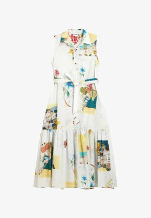Robe midi blanche sans manches avec col chemise, boutonnée à l'avant, ceinture à la taille, imprimé floral coloré et ville côtière.