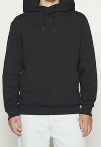 Filippa K Kapuzenpullover - black