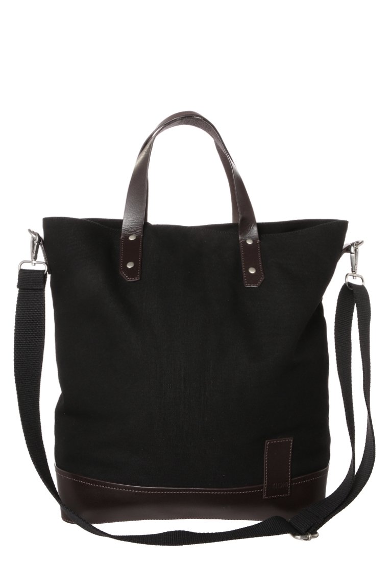 Černá plátěná taška s hnědými koženými detaily, pevné horní uchy, nastavitelný ramenní popruh a plochý základ pro stabilitu.