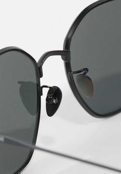 Giorgio Armani Ochelari de soare - black