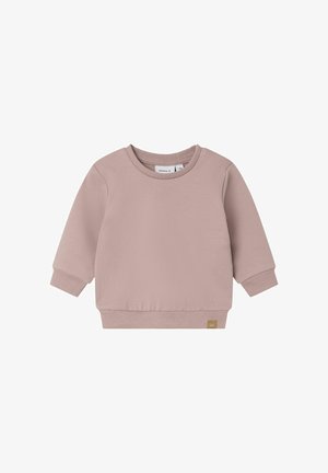 Gaiši rozā džemperis, kas izgatavots no mīksta auduma, ar garām piedurknēm, ribotām piegādes un apakšmalu, un ar mazu zīmola loga etiķeti apakšā.