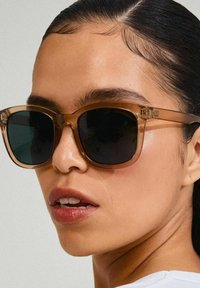 Pilgrim KATYA - Sunglasses - light brown