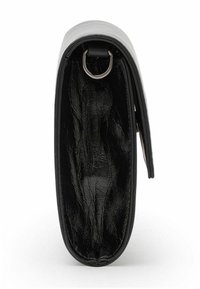 Borsa in pelle nera con esterno liscio, accessori in argento e interno texture. Design aperto che mostra il capiente compartimento scuro.